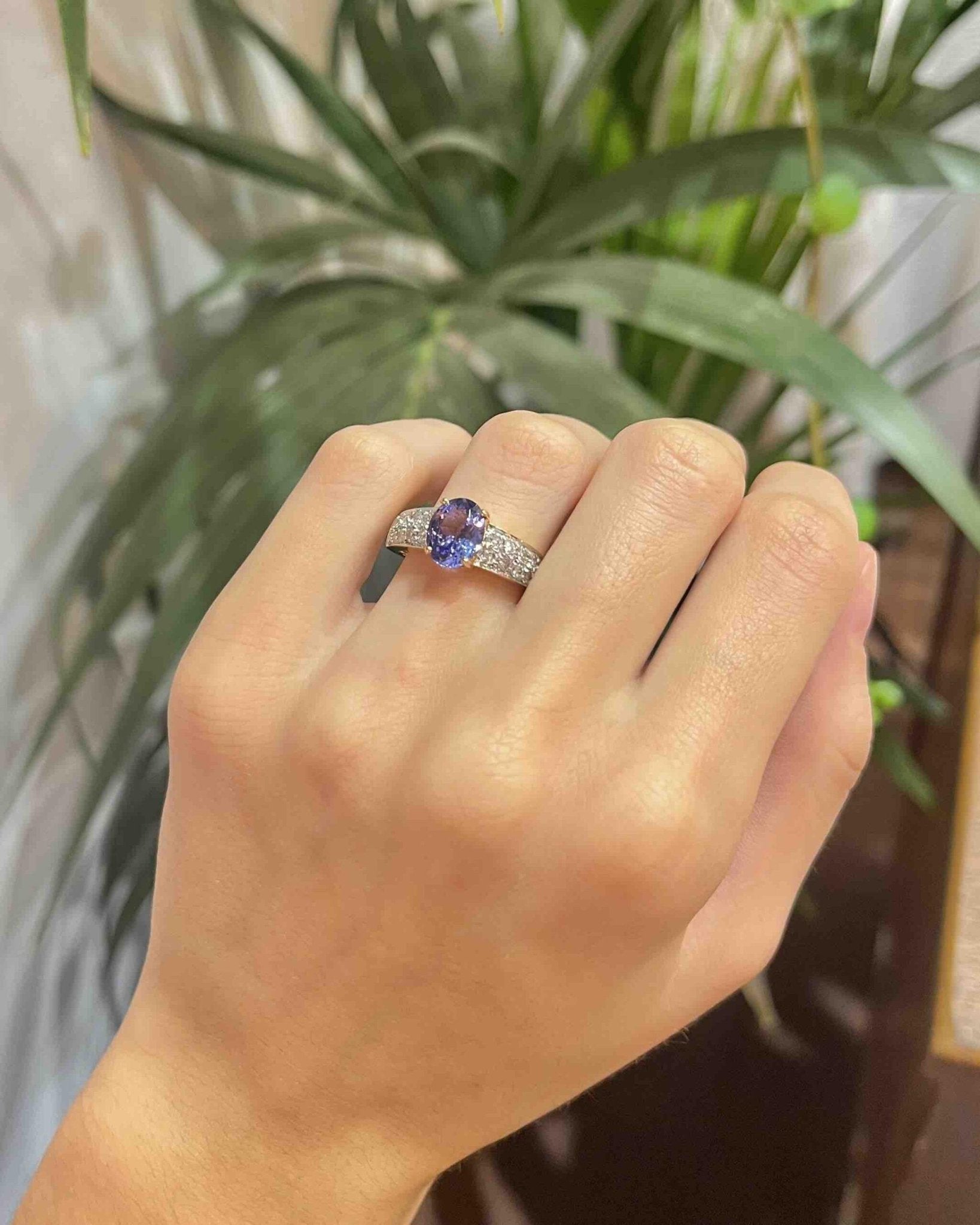 Bague Jonc Tanzanite 2.15 Carats &amp; 20 Diamants "Evangeline" - Elliade Paris
