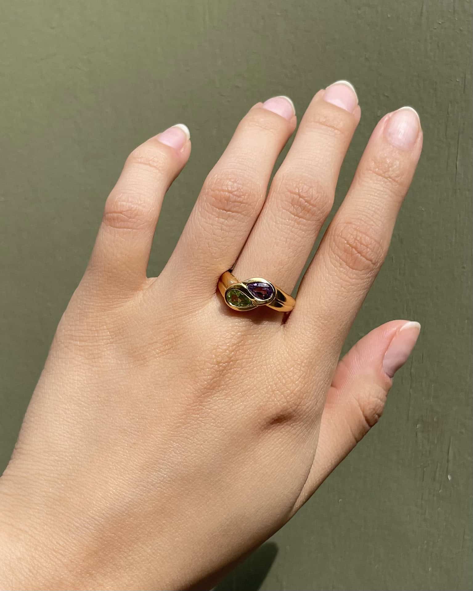 Bague Jonc Toi &amp; Moi Peridot &amp; Amethyste "Violette" - Elliade Paris