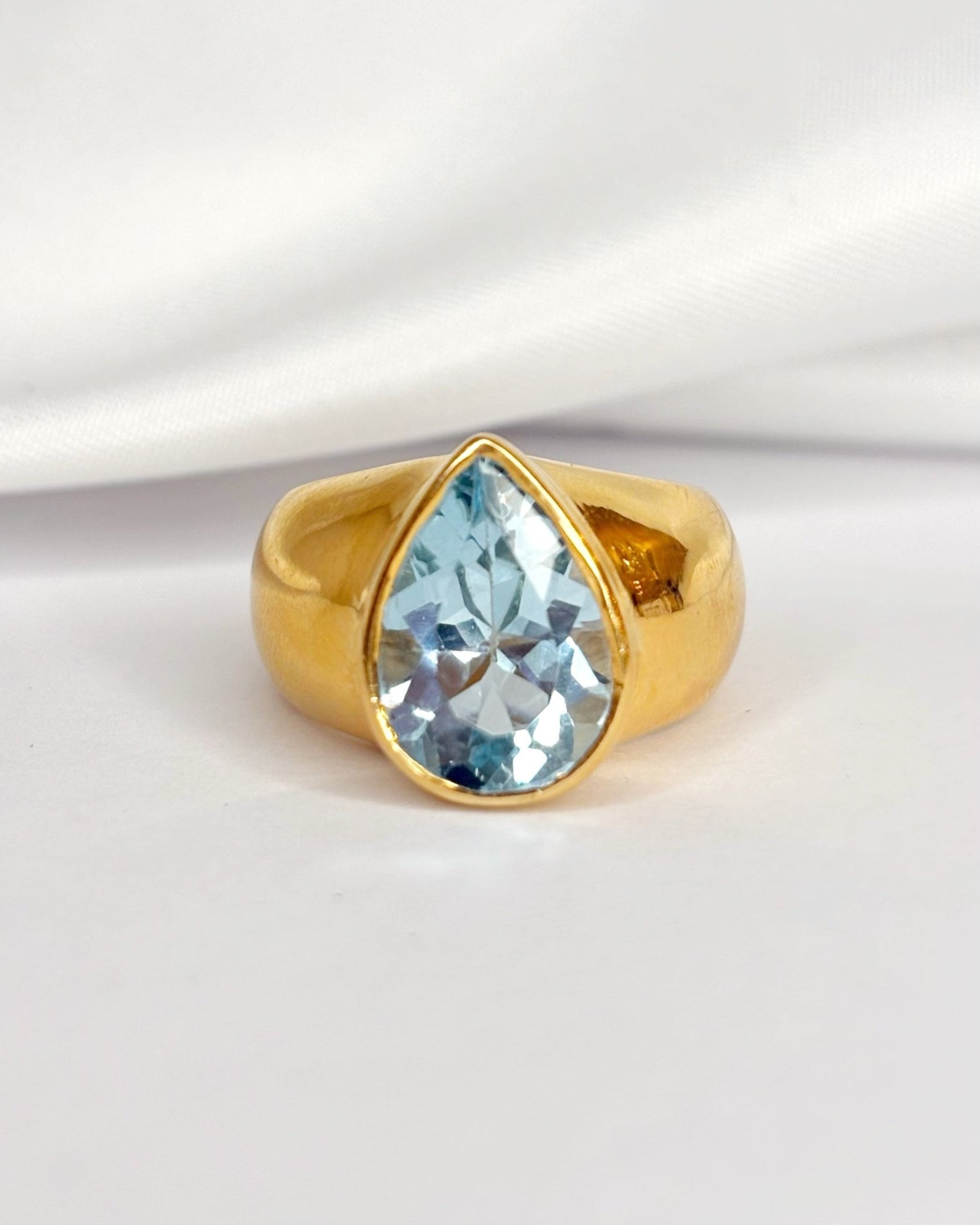 Bague Jonc Topaze 6.12 carats &amp; Or Jaune 6,57g "Syma" - Elliade Paris