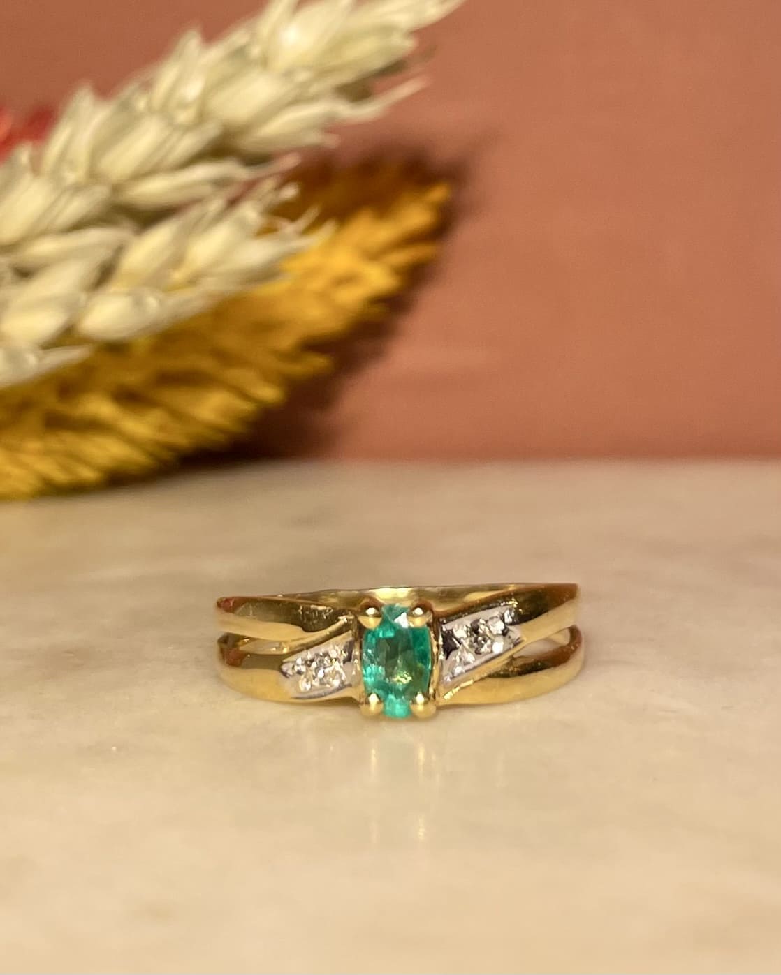 Bague Jonc Torsadée Emeraude et Diamants "Lula" - Elliade Paris