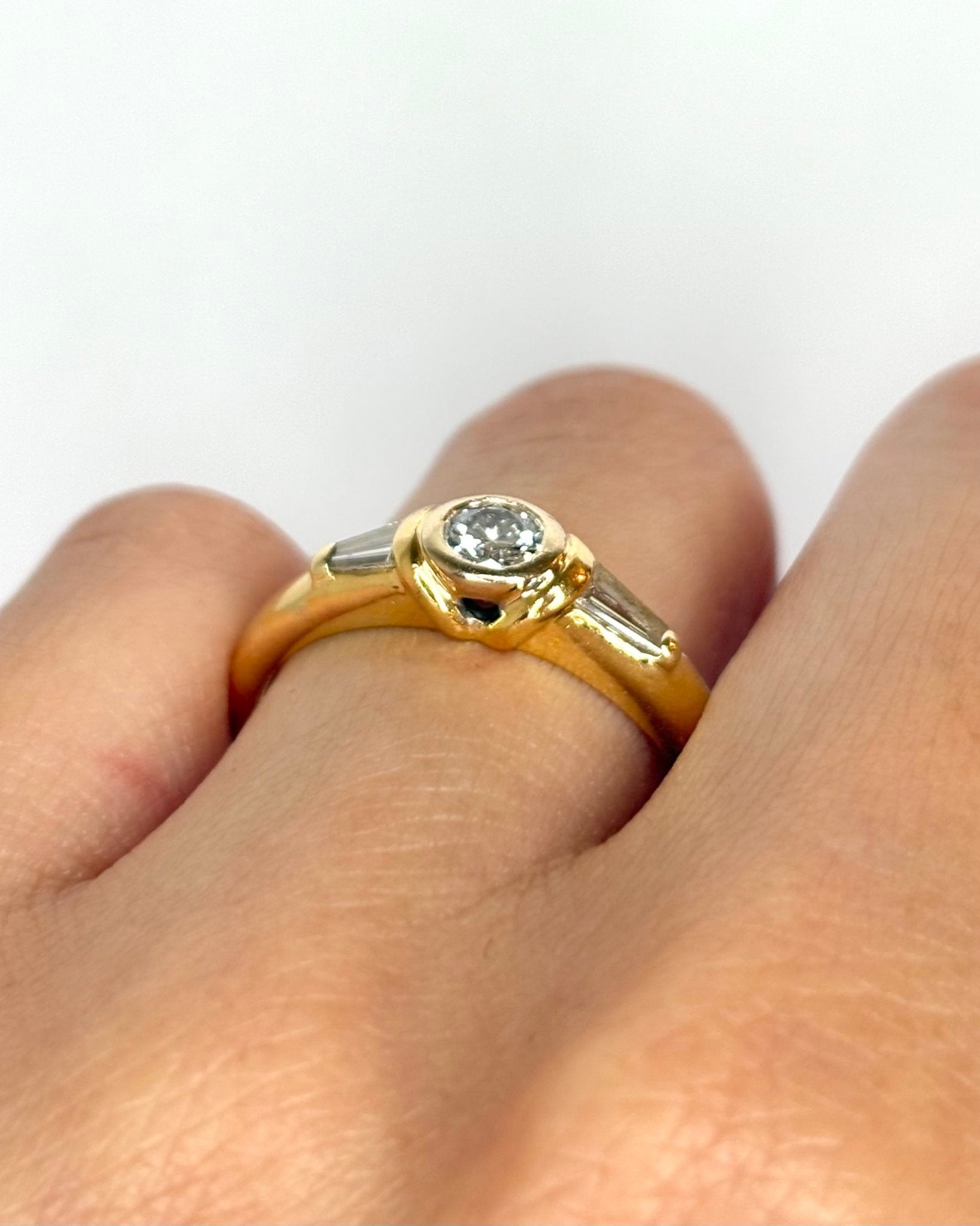 Bague Jonc Trilogie Diamants 0.55 carat &amp; Or Jaune 4.85g "Anouck" - Elliade Paris