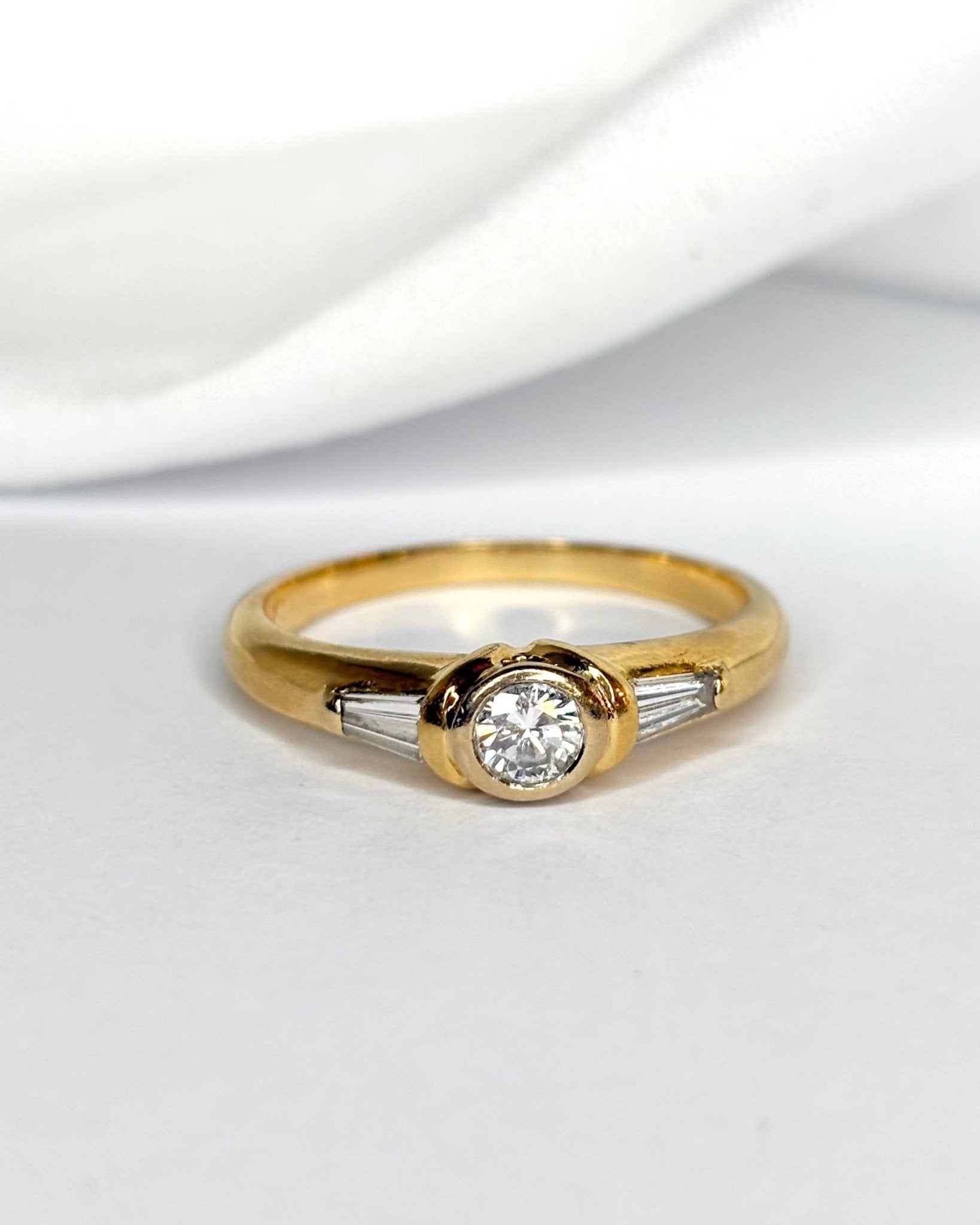 Bague Jonc Trilogie Diamants 0.55 carat &amp; Or Jaune 4.85g "Anouck" - Elliade Paris