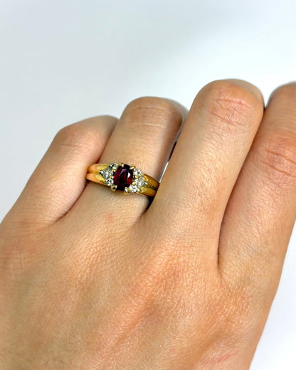 Bague Jonc Trilogie Rubis 0.50 carat &amp; Diamants "Maya" - Elliade Paris