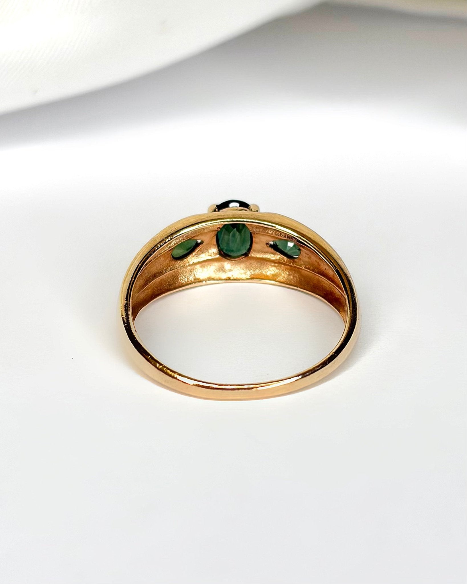 Bague Jonc Trilogie Saphirs Verts 0.99 carat "Zina" - Elliade Paris