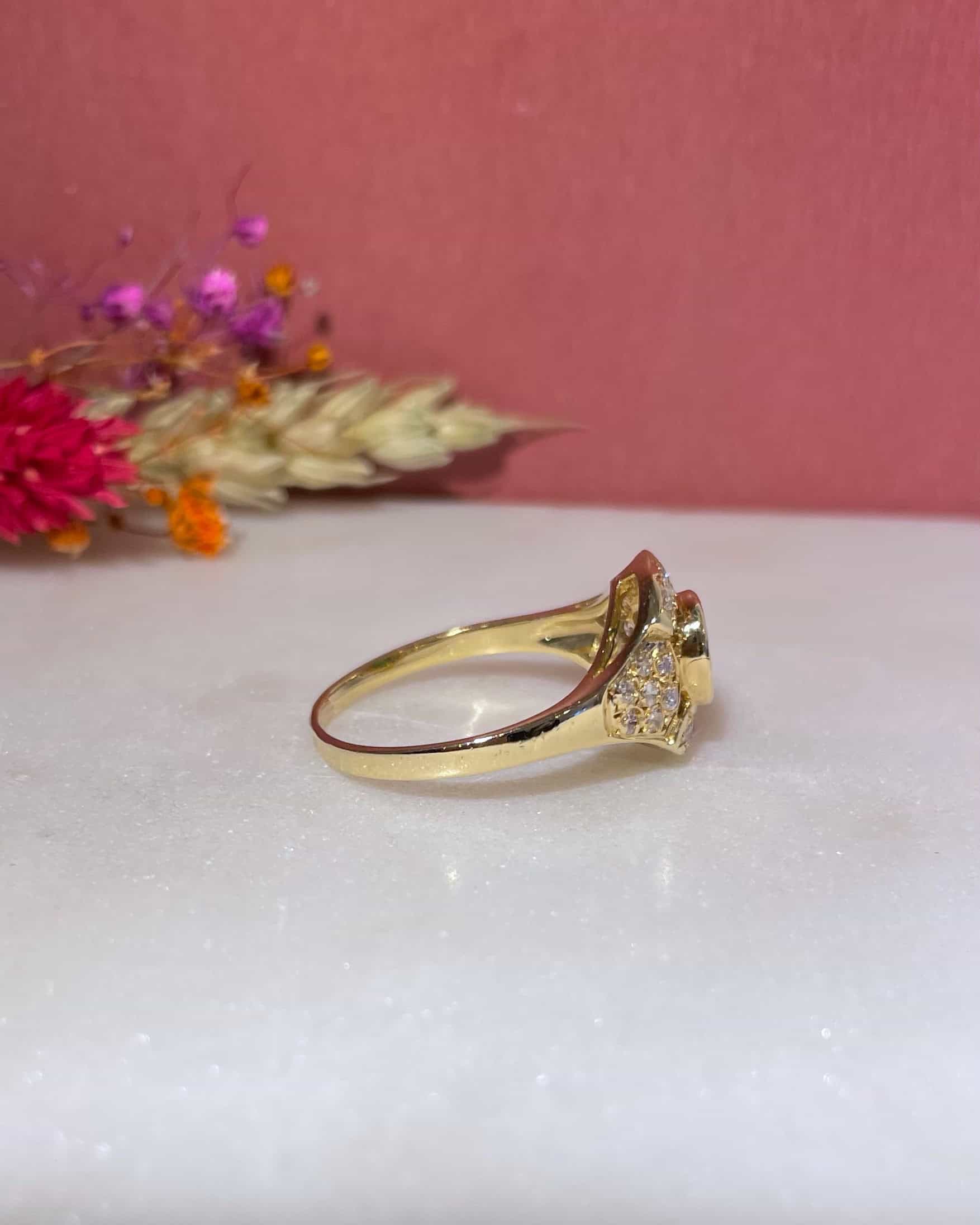 Bague Vintage Jonc Emeraude 0.65 Carat &amp; 24 Diamants "Willow" - Elliade Paris