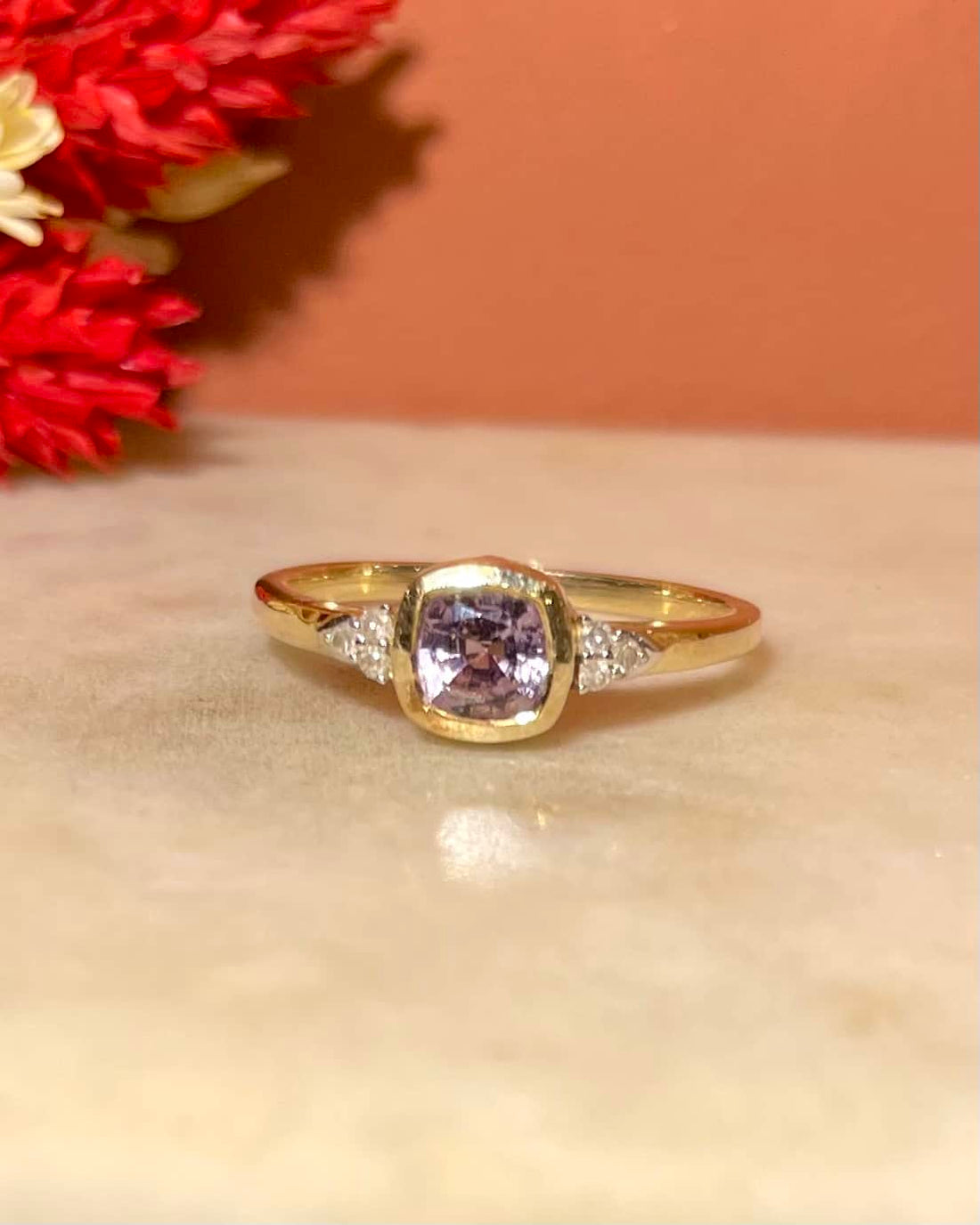 Anillo de trilogía de diamantes y espinelas &quot;Silvienne&quot;