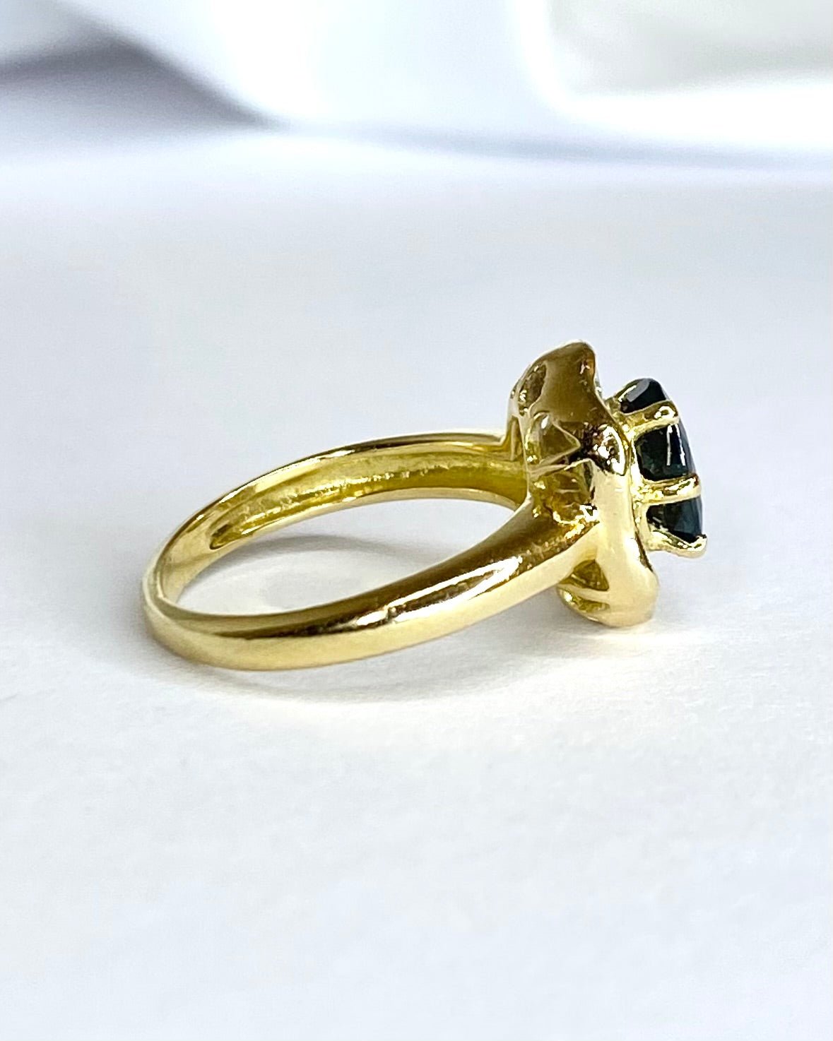 Bague Jupon Saphir 1 carat &amp; Diamants Baguette 0.50 carat "Mélinda" - Elliade Paris