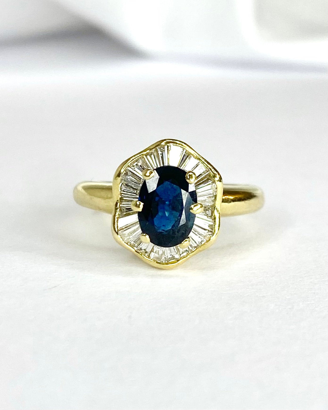 Bague Jupon Saphir 1 carat &amp; Diamants Baguette 0.50 carat "Mélinda" - Elliade Paris