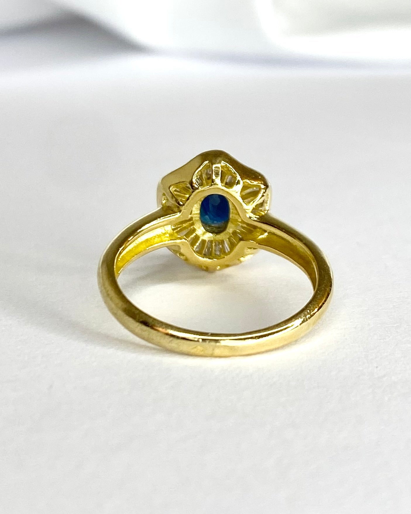 Bague Jupon Saphir 1 carat &amp; Diamants Baguette 0.50 carat "Mélinda" - Elliade Paris