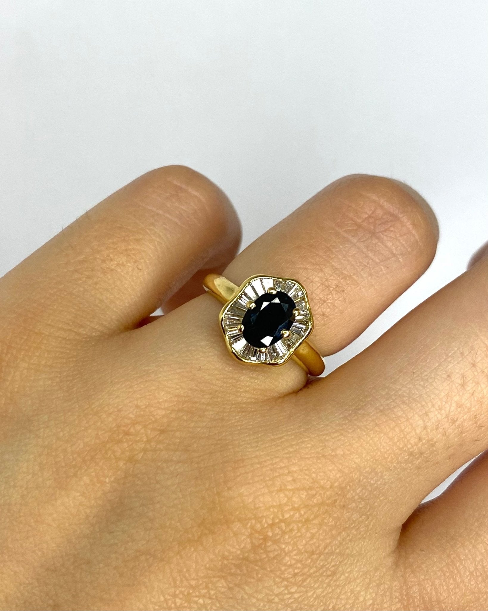 Bague Jupon Saphir 1 carat &amp; Diamants Baguette 0.50 carat "Mélinda" - Elliade Paris