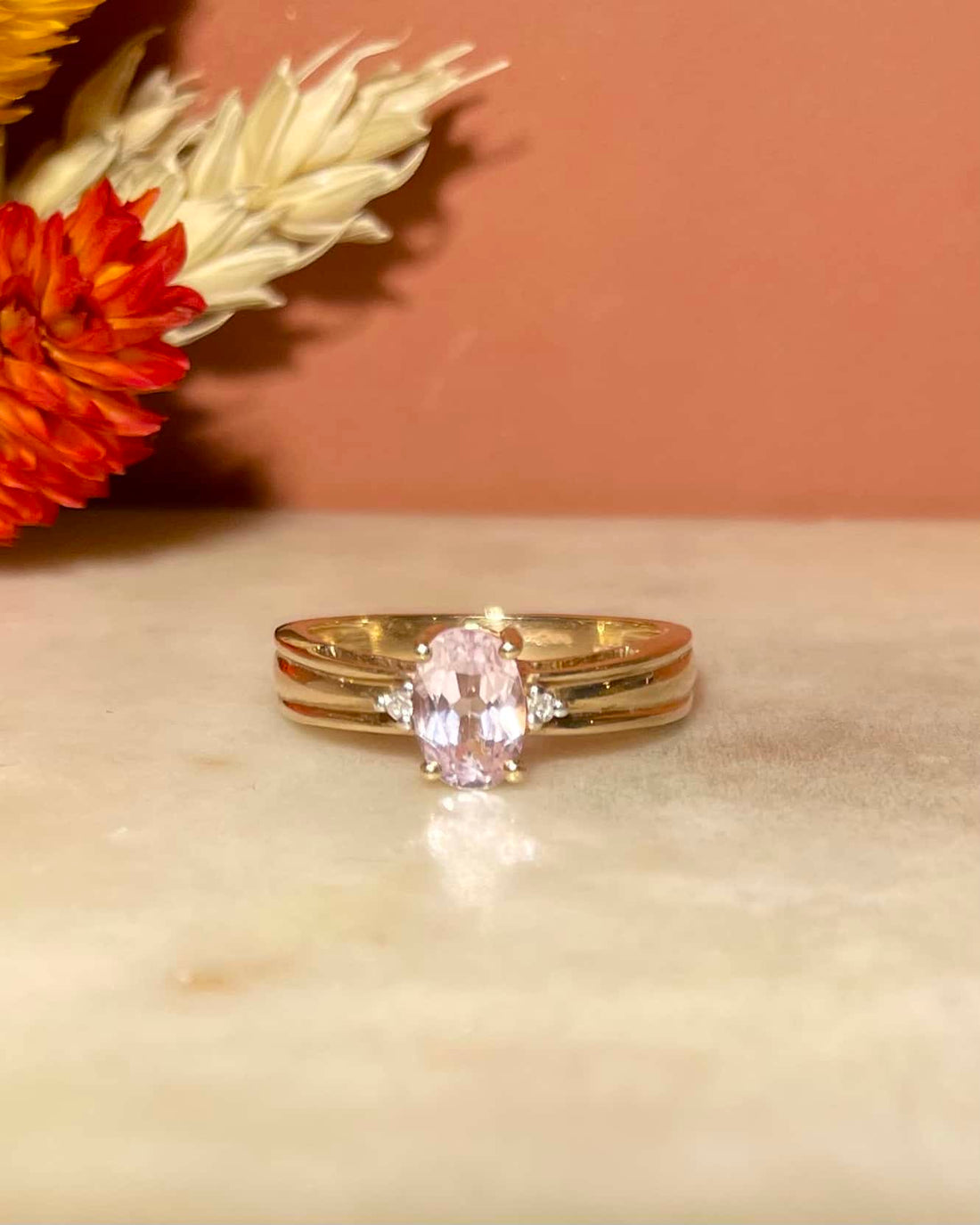 Anillo trilogía de kunzita y diamantes &quot;Agnès&quot;