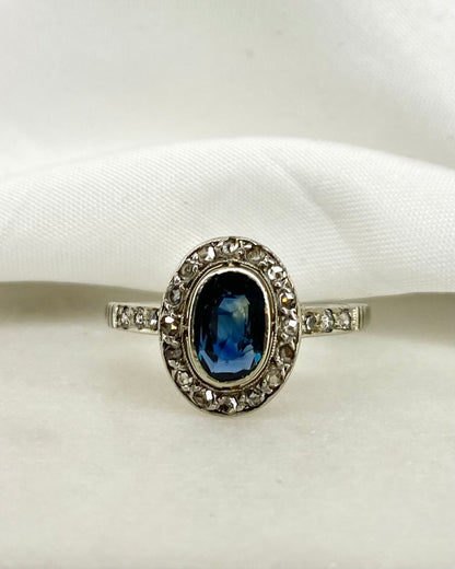 Bague Maguerite Art Déco Saphir 0.93 carat &amp; 22 Diamants &quot;Floriane&quot; - Elliade Paris