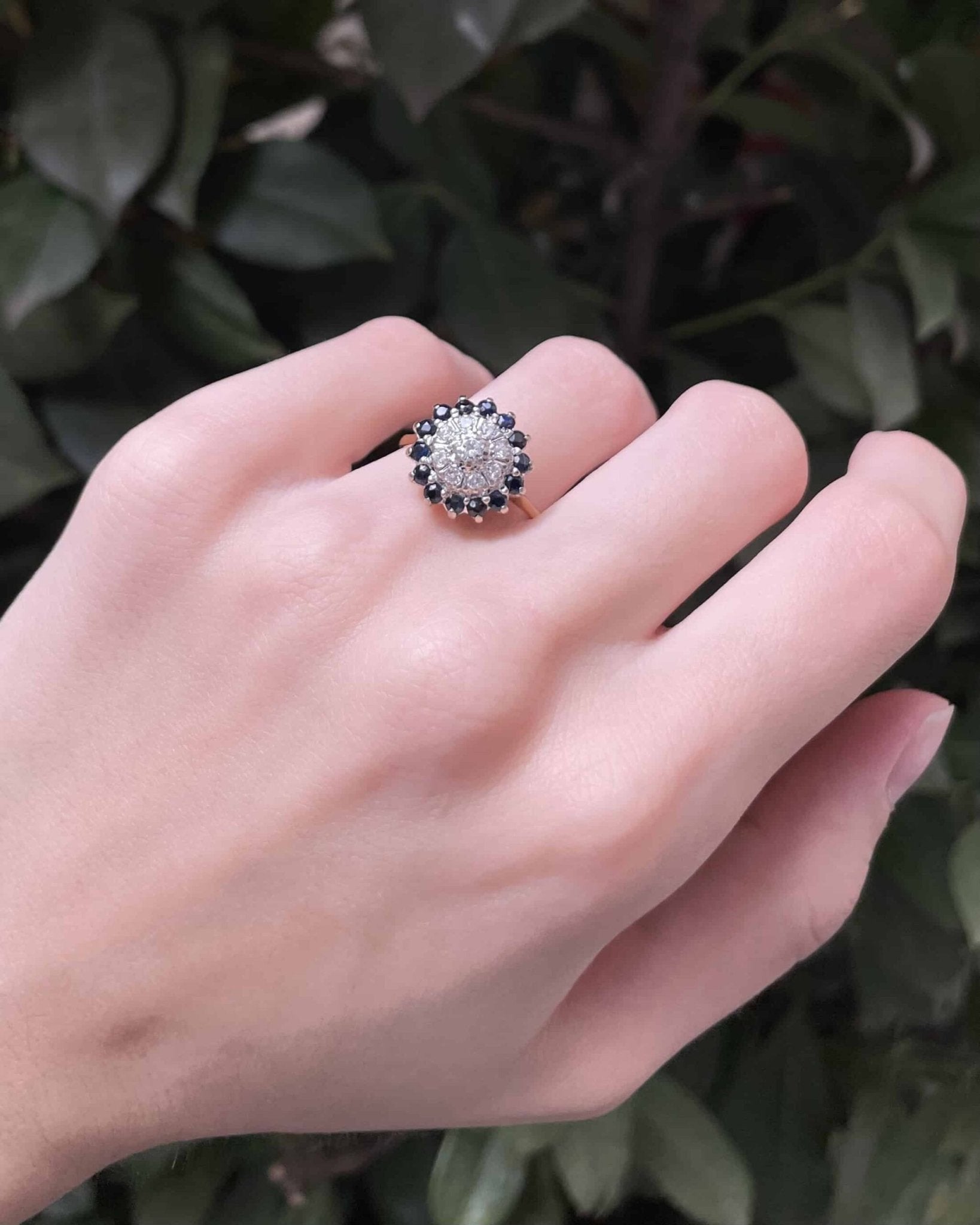 Bague Marguerite 14 Saphirs &amp; 9 Diamants "Johara" - Elliade Paris