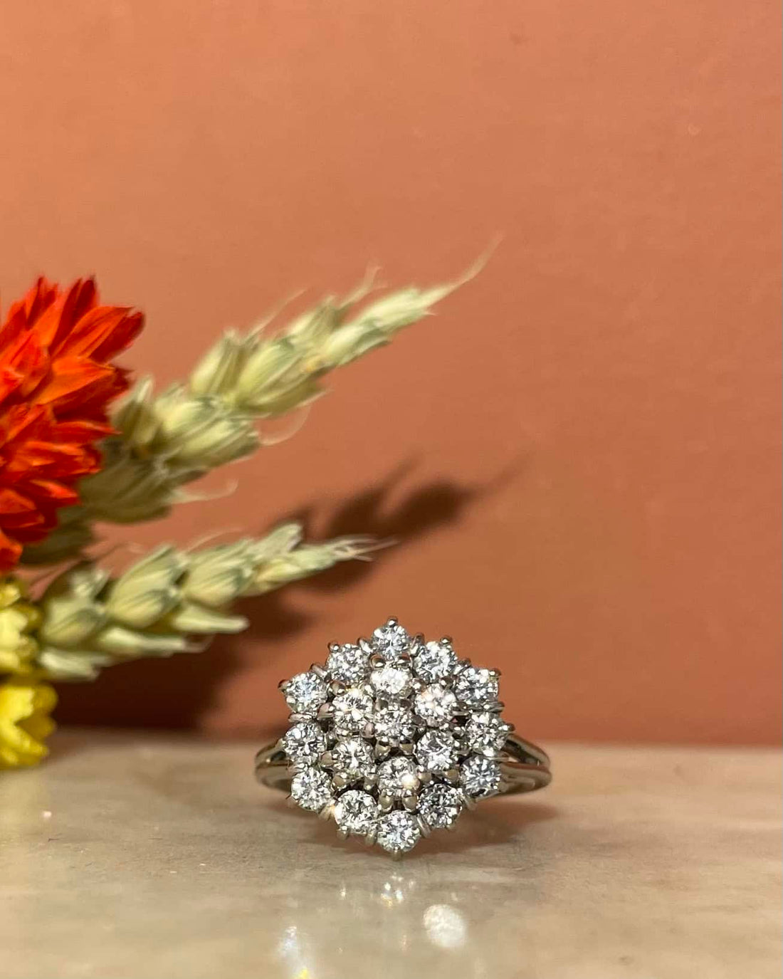Bague Marguerite 19 Diamants 0.95 carat &quot;Akira&quot; - Elliade Paris