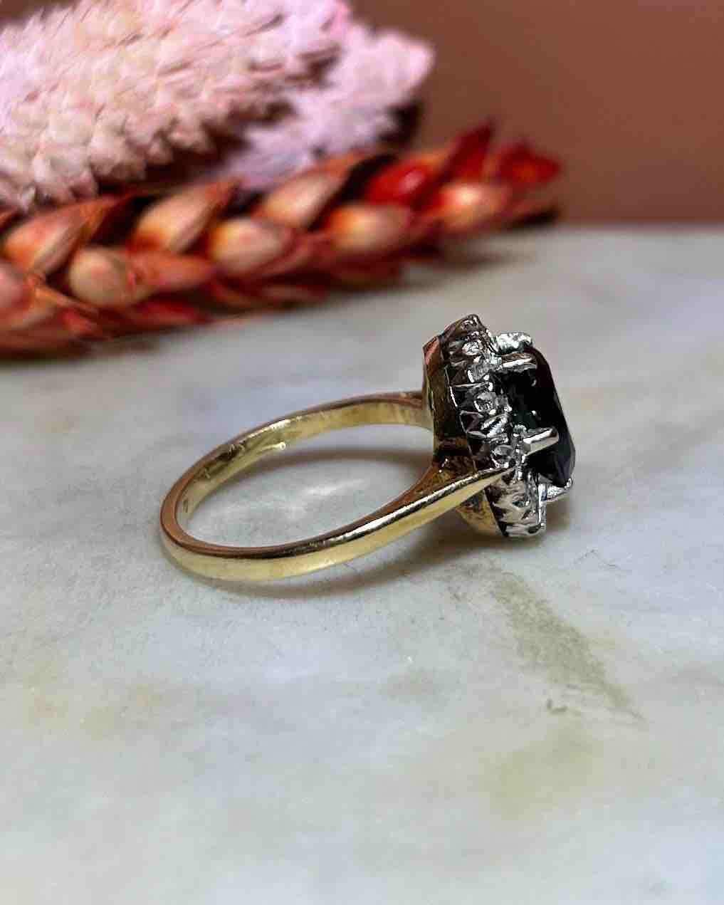 Bague Marguerite 2.50 carats Saphir &amp; Diamants "Elysha" - Elliade Paris