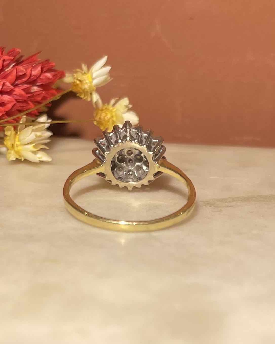 Bague Marguerite 37 Diamants "Estelle" - Elliade Paris