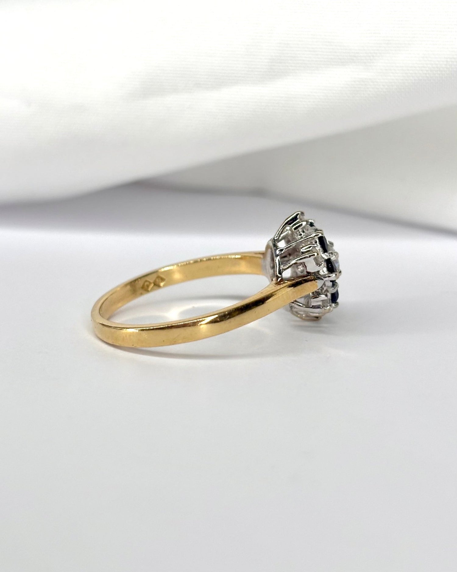 Bague Marguerite 6 Saphirs &amp; 7 Diamants &quot;Elina&quot; - Elliade Paris