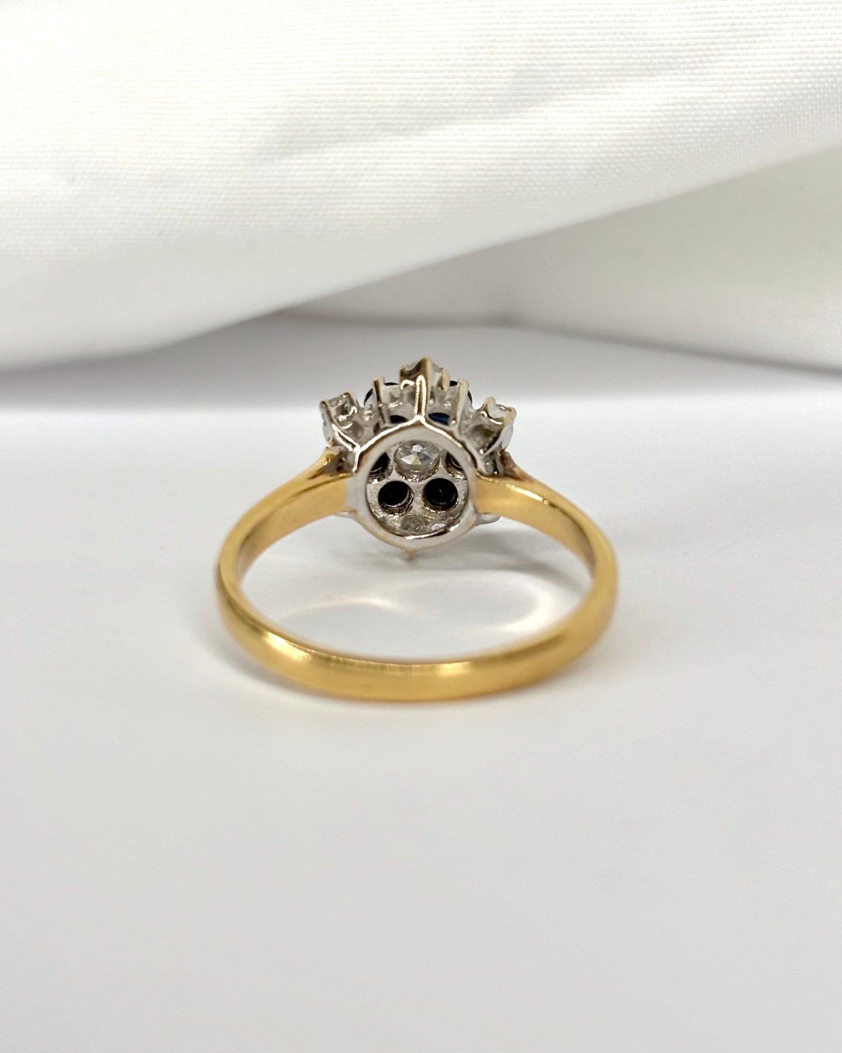 Bague Marguerite 6 Saphirs &amp; 7 Diamants "Elina" - Elliade Paris