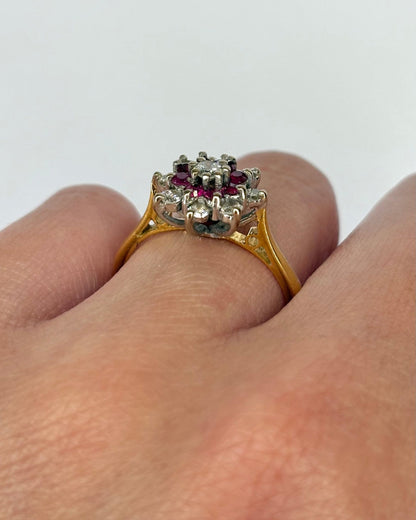 Bague Marguerite 8 Rubis &amp; 9 Diamants &quot;Faustine&quot; - Elliade Paris