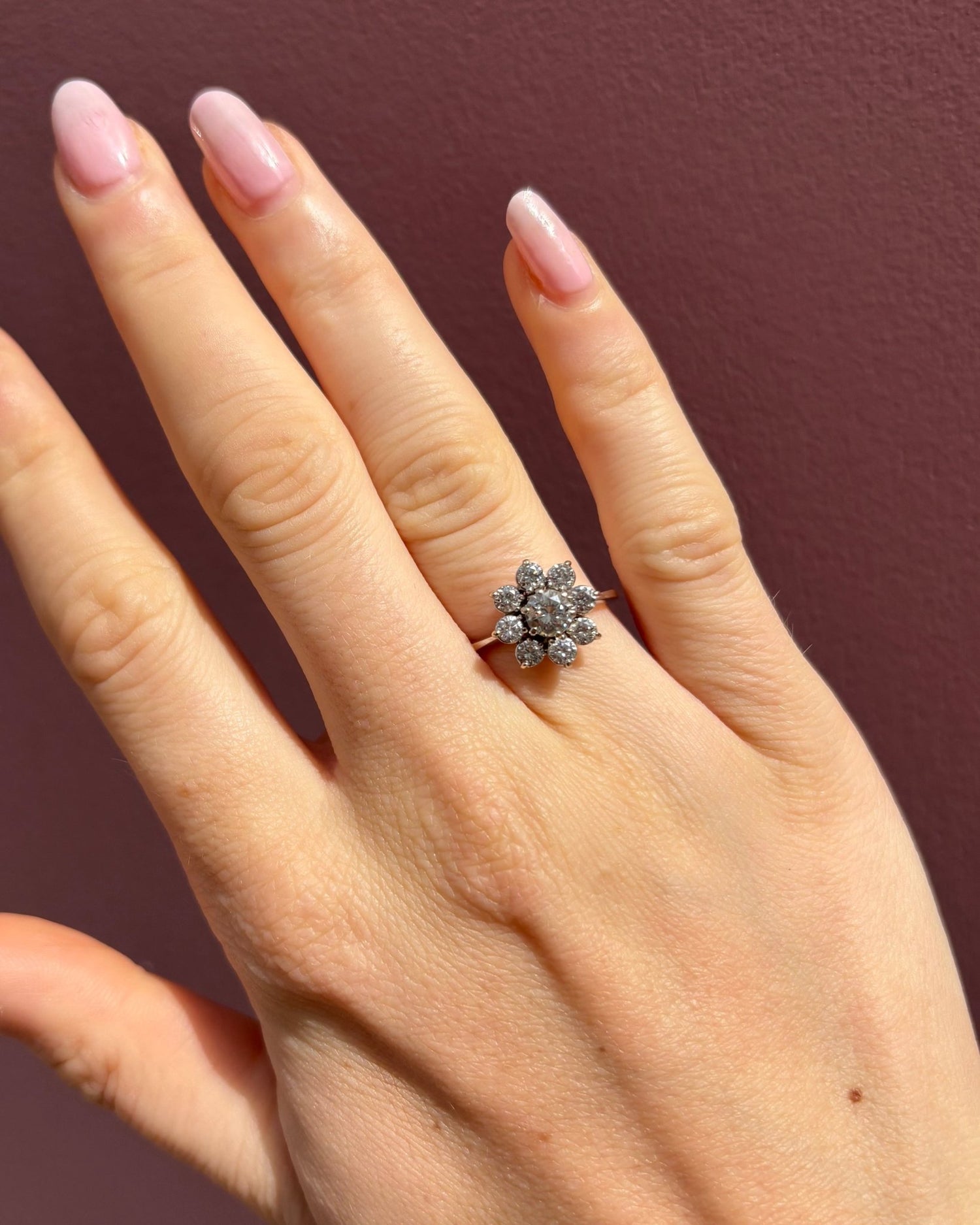 Bague Marguerite 9 Diamants 1.06 carat &quot;Chanya&quot; - Elliade Paris