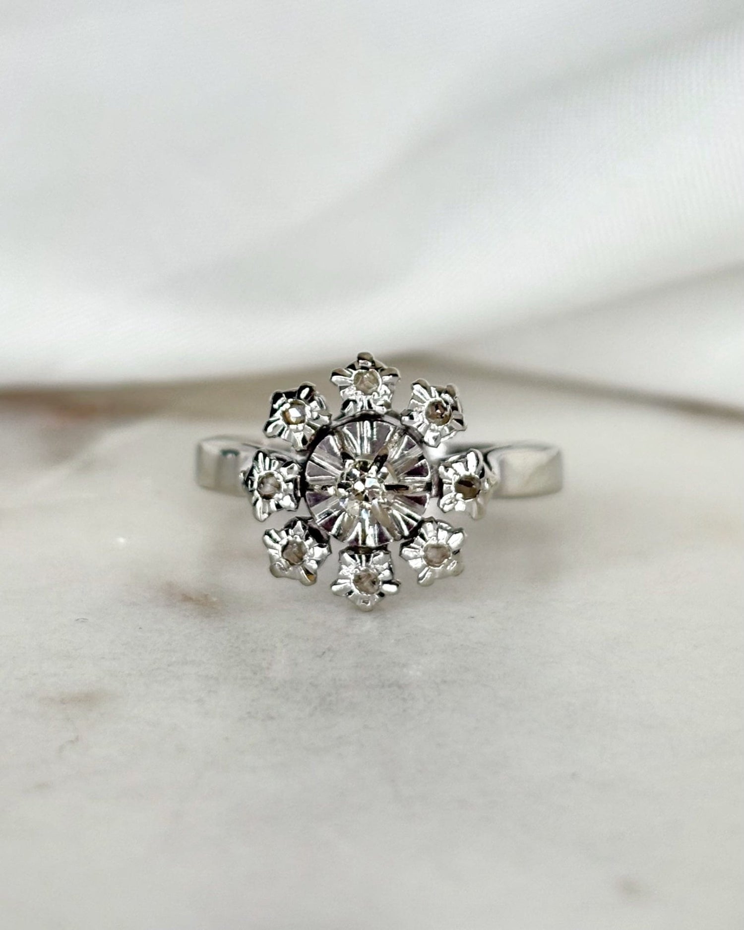 Bague Marguerite 9 Diamants &quot;Amanda&quot; - Elliade Paris