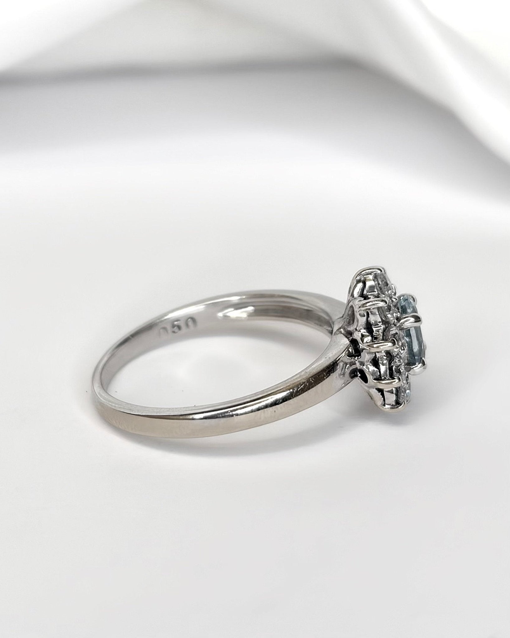 Bague Marguerite Aigue-Marine 0.40 carat &amp; Diamants 0.30 carat "Dehlia" - Elliade Paris