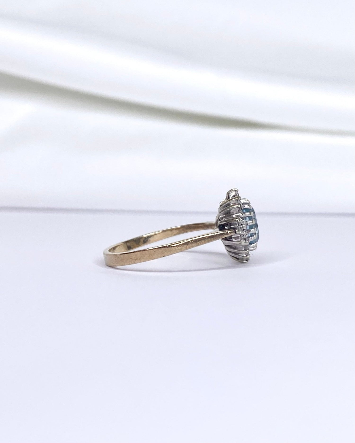 Bague Marguerite Aigue - Marine 0.70 carat &amp; Diamants "Anna" - Elliade Paris