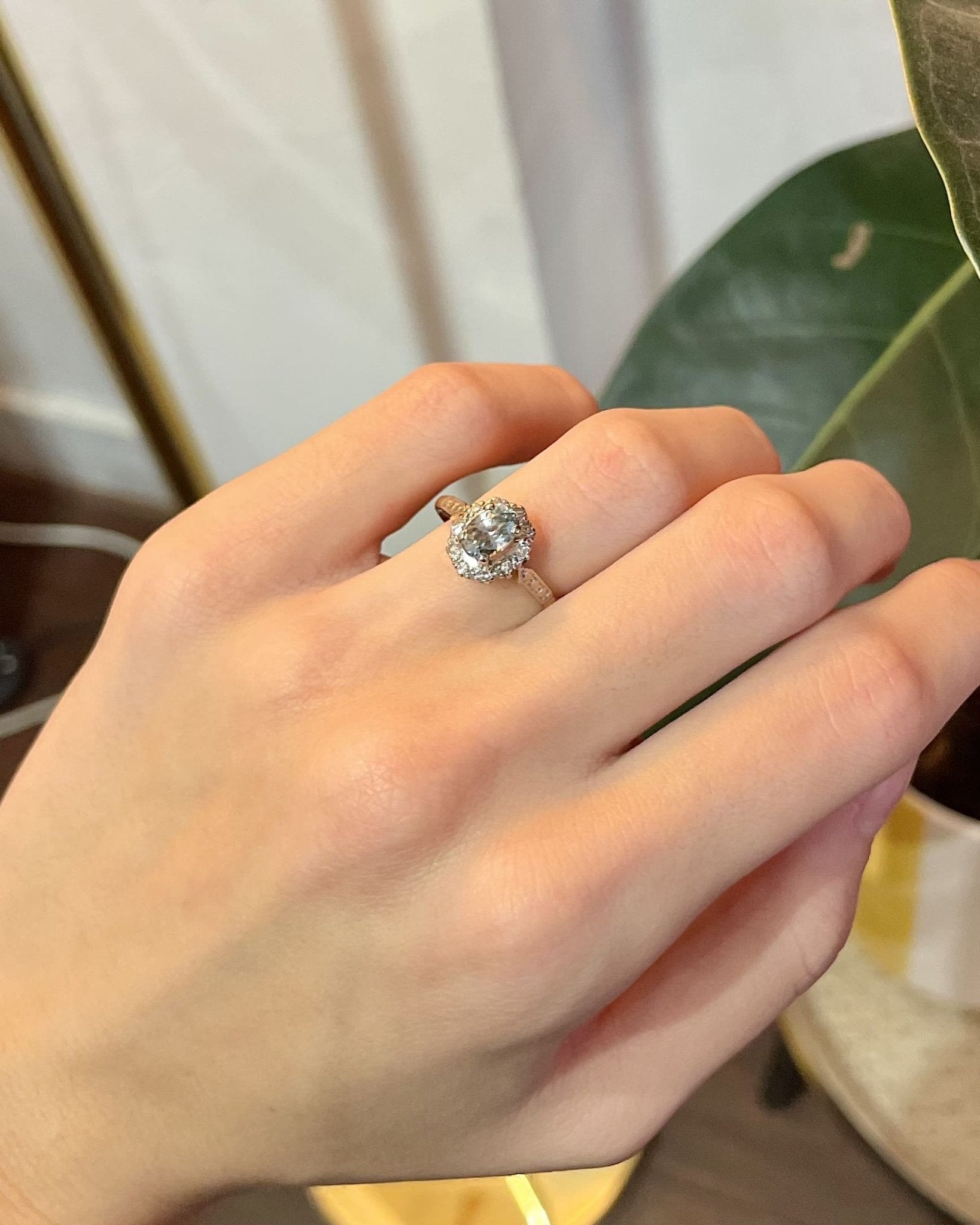 Bague Marguerite Aigue - Marine 1.05 Carat et 10 Diamants "Aubrey" - Elliade Paris