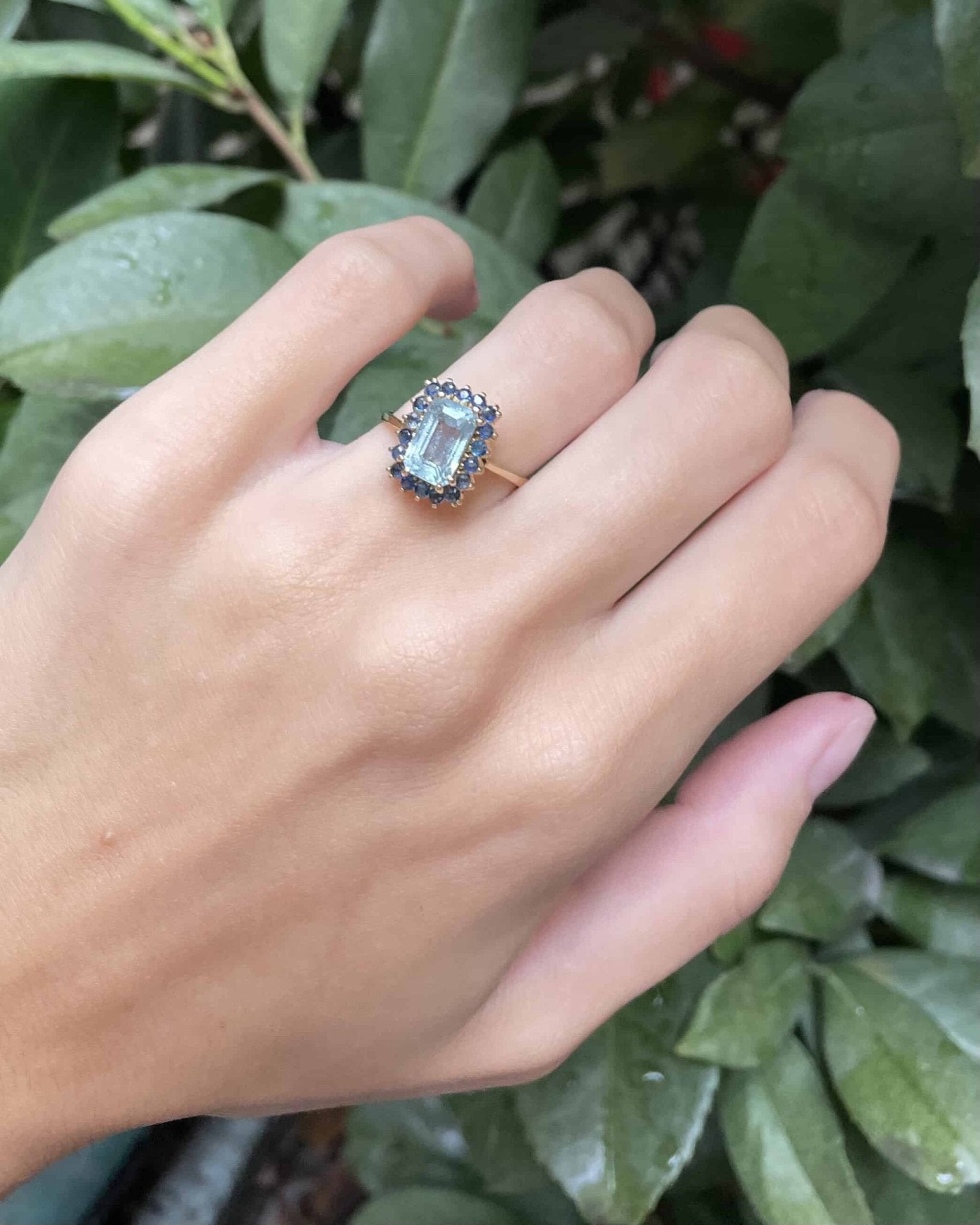 Bague Marguerite Aigue - Marine 1.85 Carat &amp; 18 Saphirs "Olina" - Elliade Paris