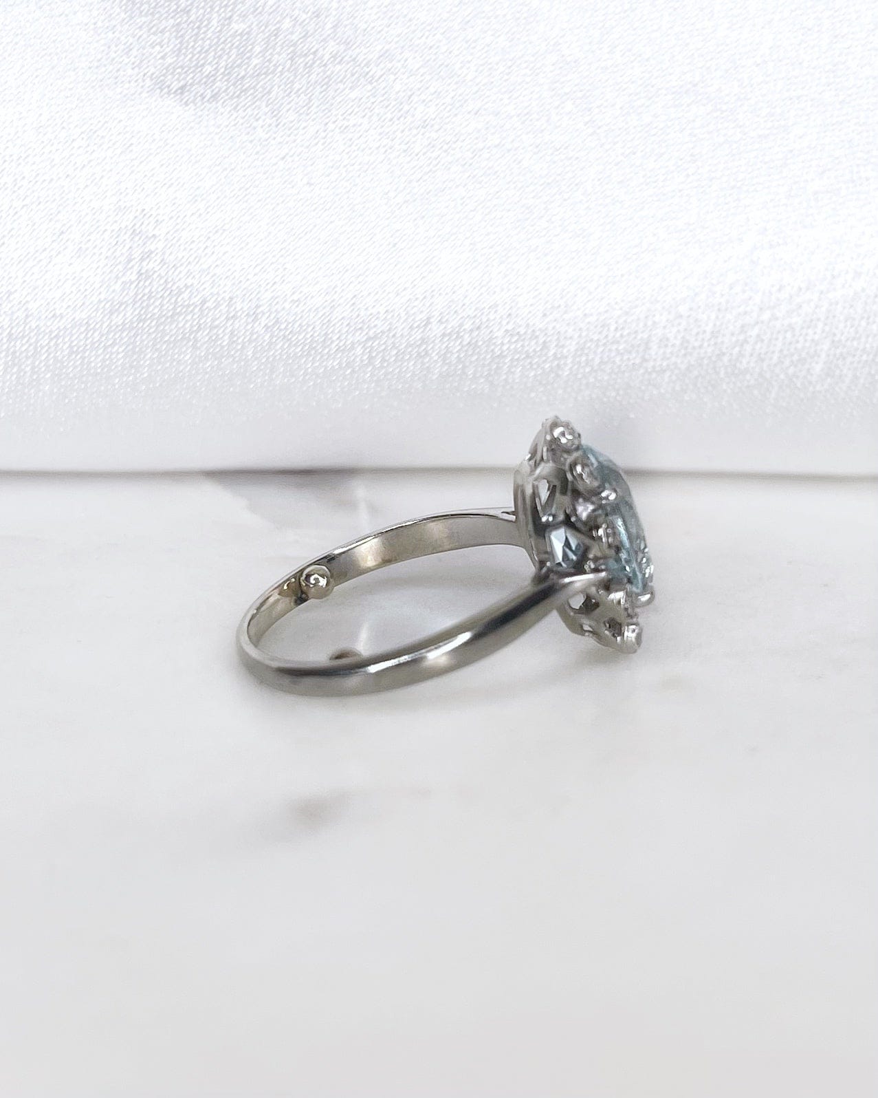Bague Marguerite Aigue - Marine 2.30 carats &amp; Diamants "Inaya" - Elliade Paris