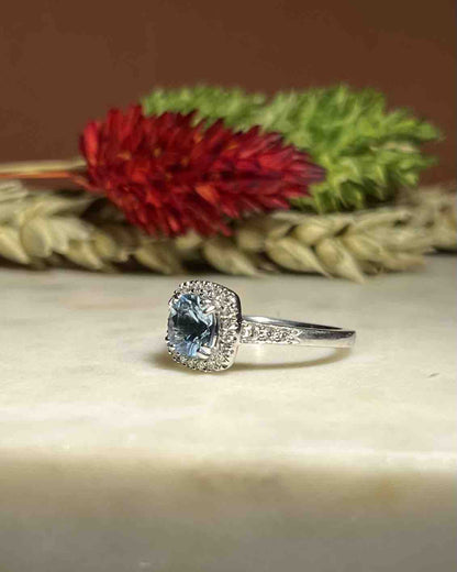 Bague Marguerite Aigue - Marine et Diamants &quot;Basma&quot; - Elliade Paris