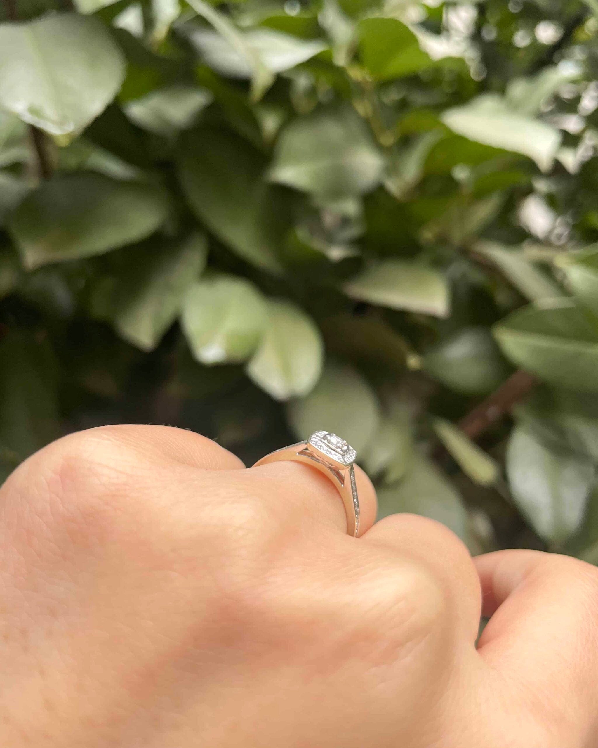 Anillo solitario "Gwenael" de 35 diamantes