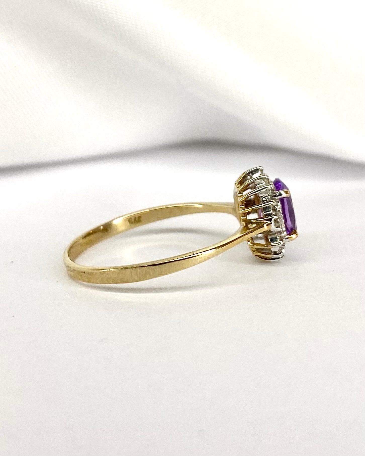 Bague Marguerite Améthyste 0.60 carat &amp; Diamants "Linda" - Elliade Paris