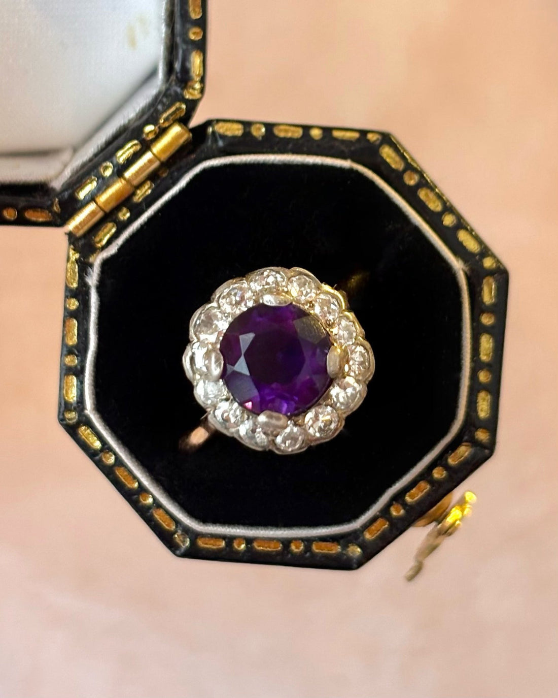 Bague Marguerite Améthyste 1.30 carat &amp; Diamants 0.42 carat "Molly" - Elliade Paris