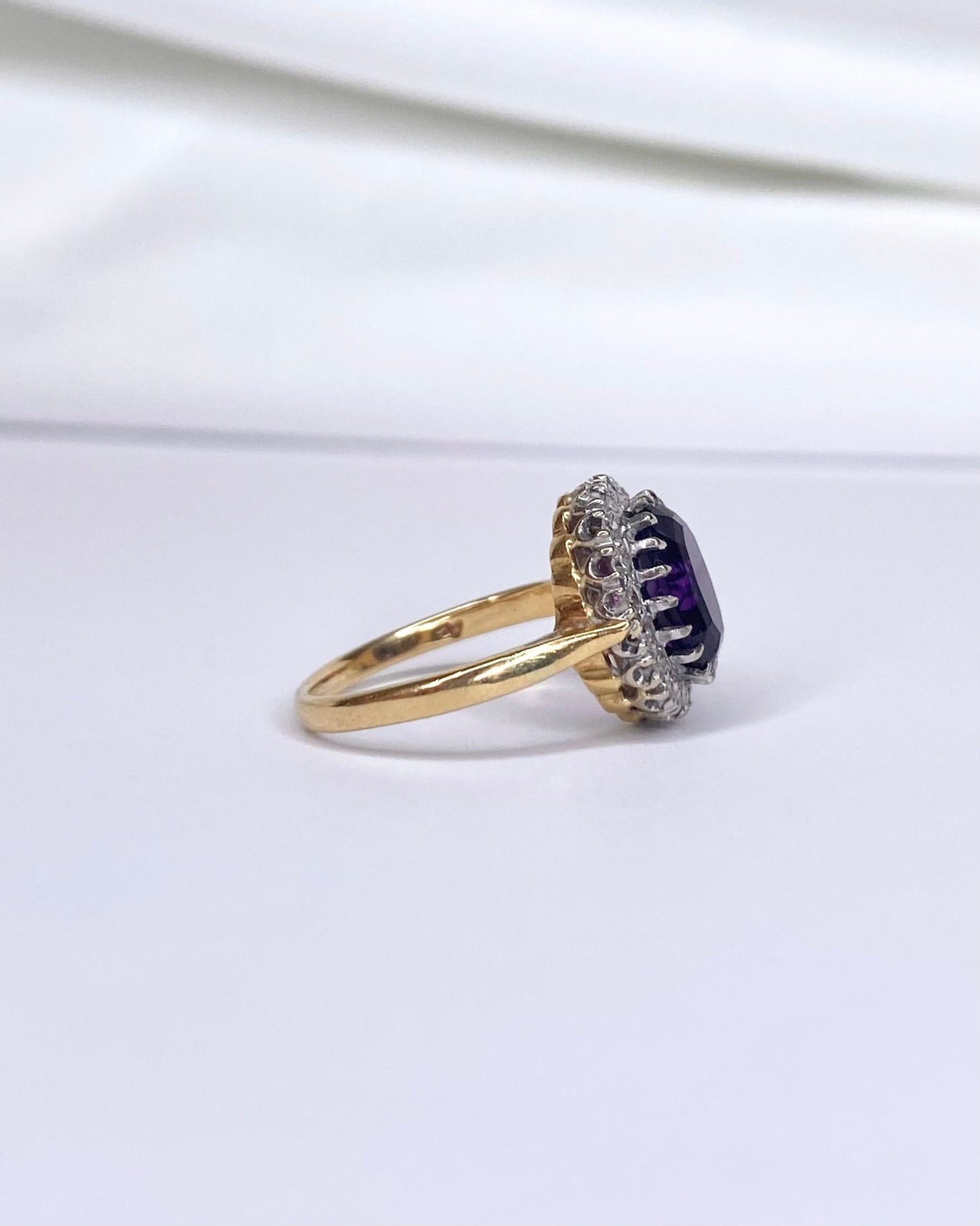 Bague Marguerite Améthyste 1.60 carat &amp; Diamants "Amelia" - Elliade Paris