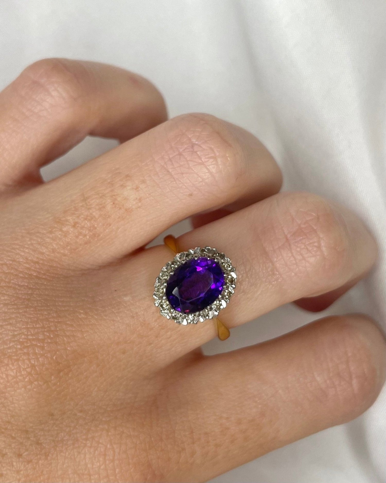 Bague Marguerite Améthyste 2.30 carats &amp; 14 Diamants &quot;Élisa&quot; - Elliade Paris