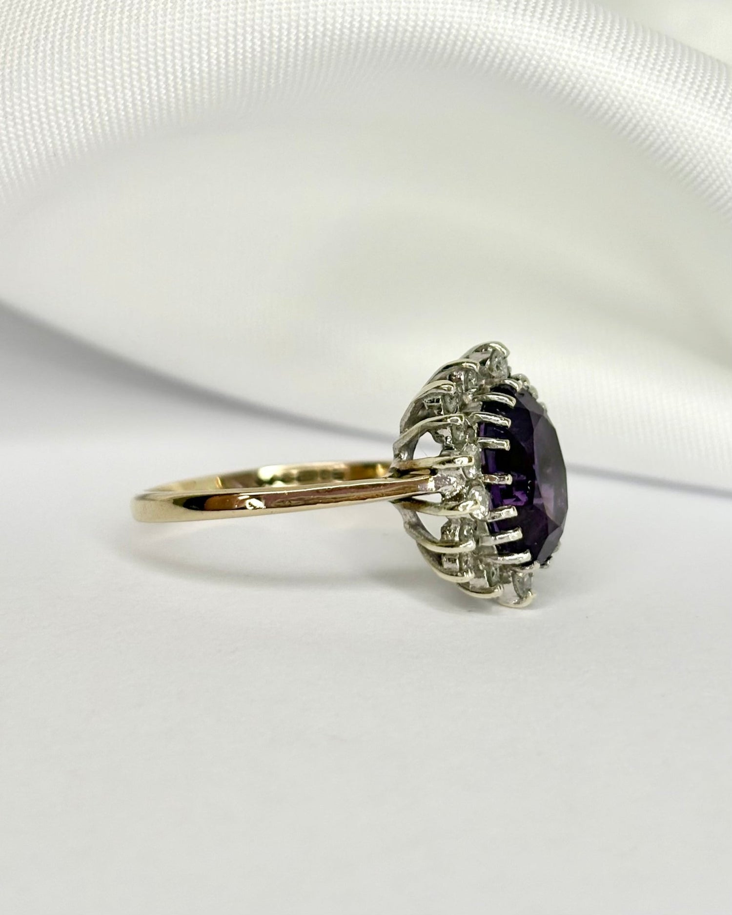 Bague Marguerite Améthyste 2.40 carats &amp; 18 Diamants "Sam" - Elliade Paris