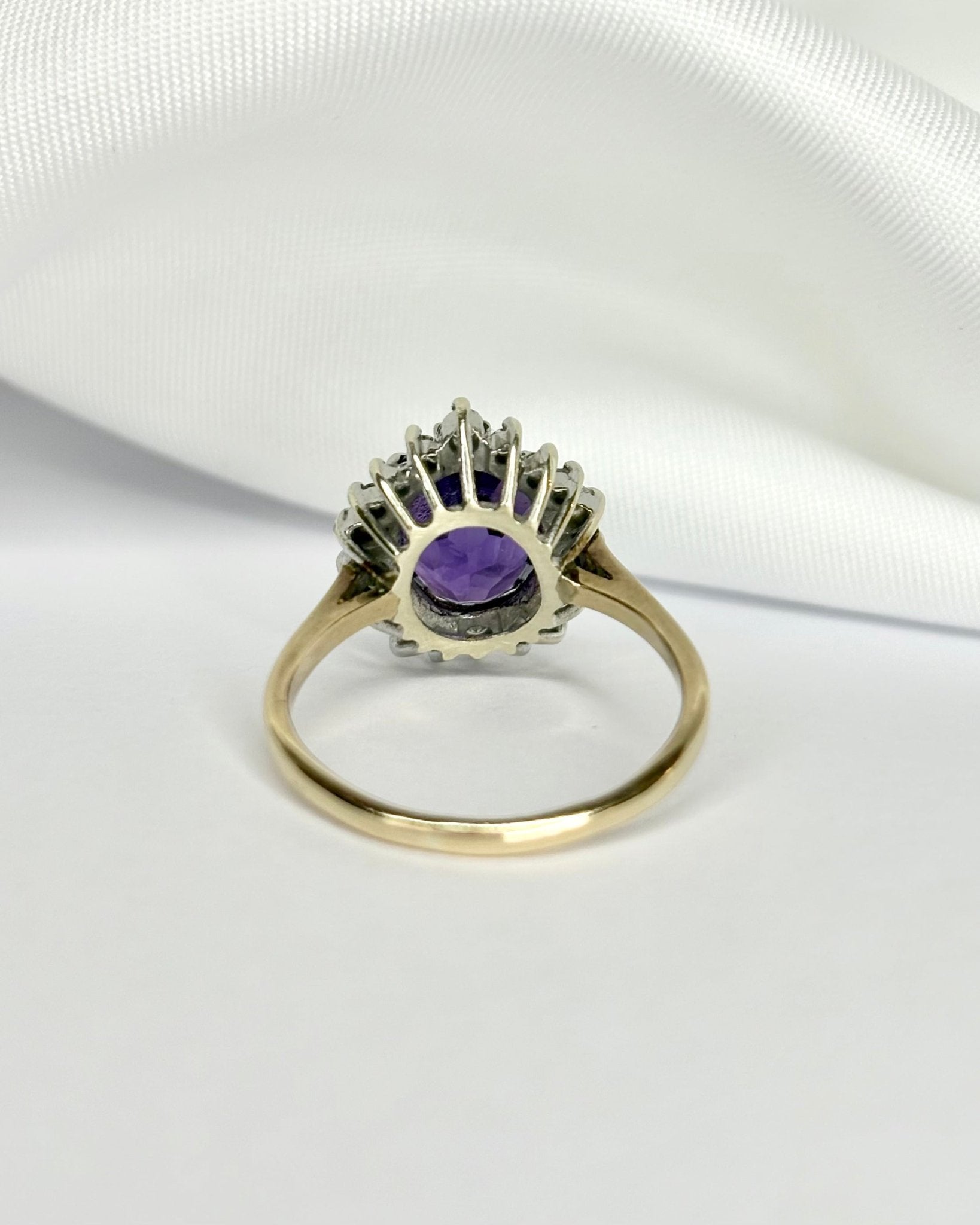 Bague Marguerite Améthyste 2.40 carats &amp; 18 Diamants "Sam" - Elliade Paris