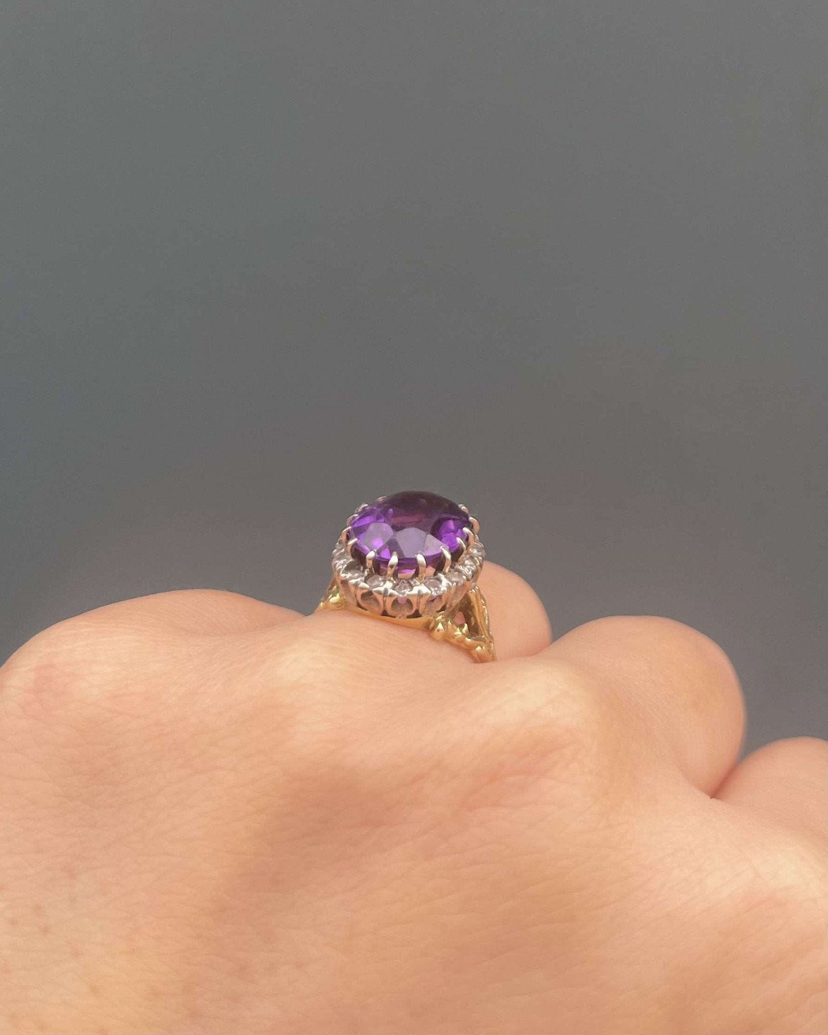 Bague Marguerite Améthyste 3.60 Carats &amp; 16 Diamants "Paulina" - Elliade Paris
