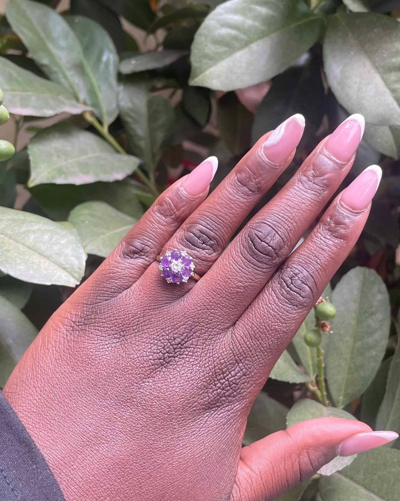 Bague Marguerite Améthystes 1.15 carat &amp; 7 Diamants "Anya" - Elliade Paris