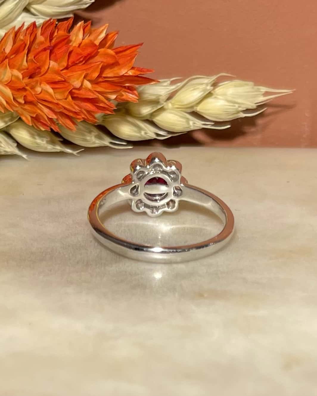 Bague Vintage Marguerite Grenat &amp; Diamants "Olivia"