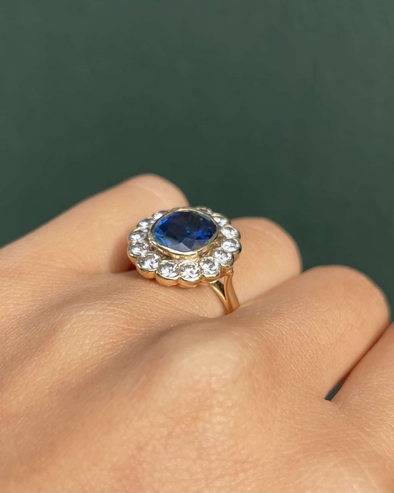 Marguerite Sapphire Ring 2.30 carats &amp;amp; Diamonds 0.80 carats "Althéa"