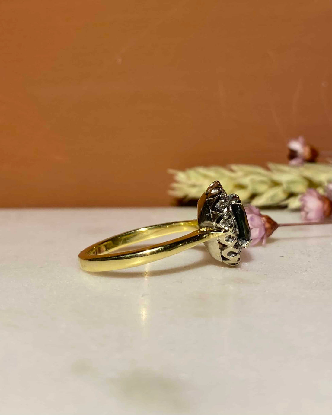 Bague Marguerite Saphir Vert 0.90 carat &amp; Diamants &quot;Ronnie&quot;