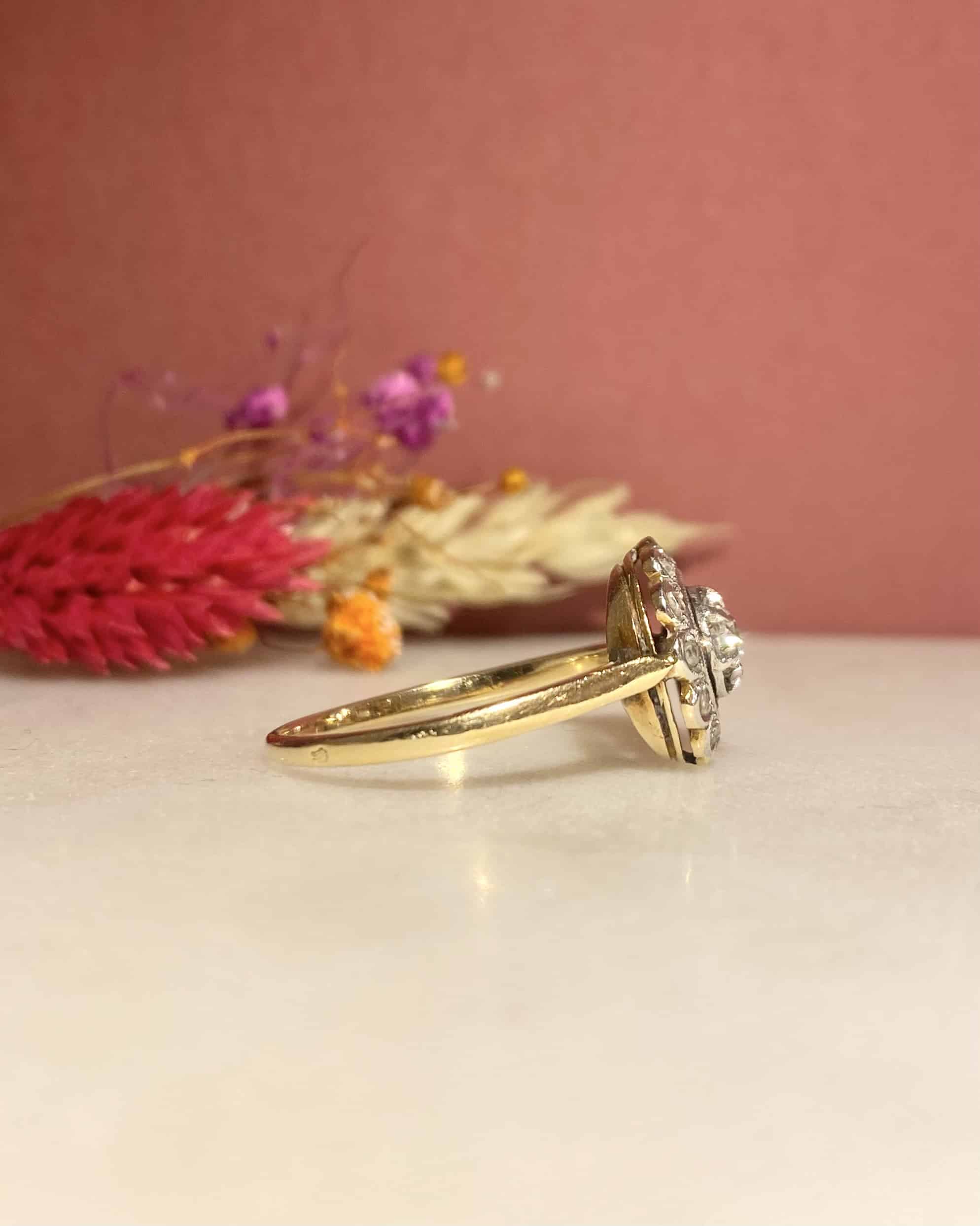 Anillo Art Déco con margaritas de diamantes "Louisa"