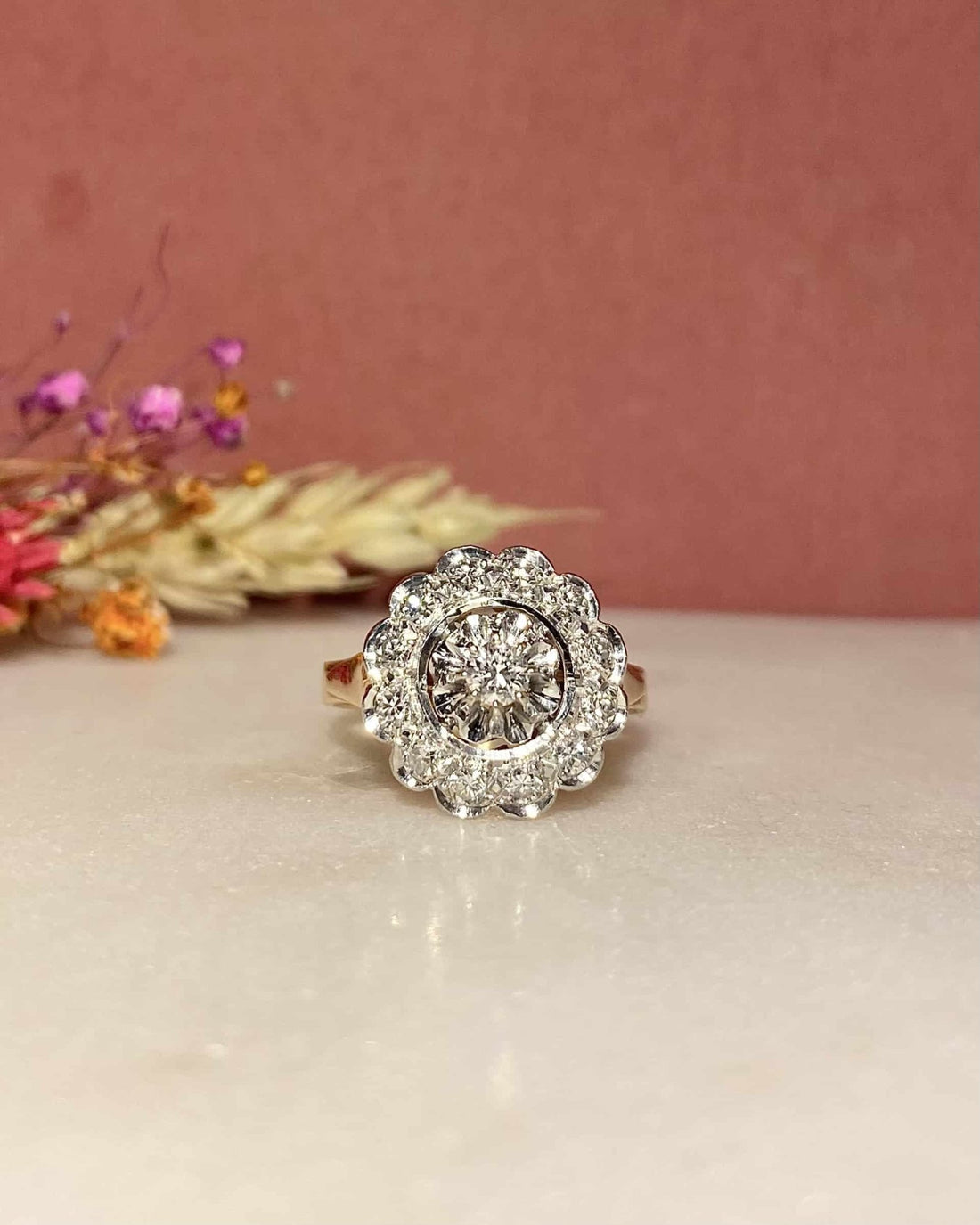Bague Marguerite Art - Déco 13 Diamants 0.46 carat &quot;Chloé&quot; - Elliade Paris