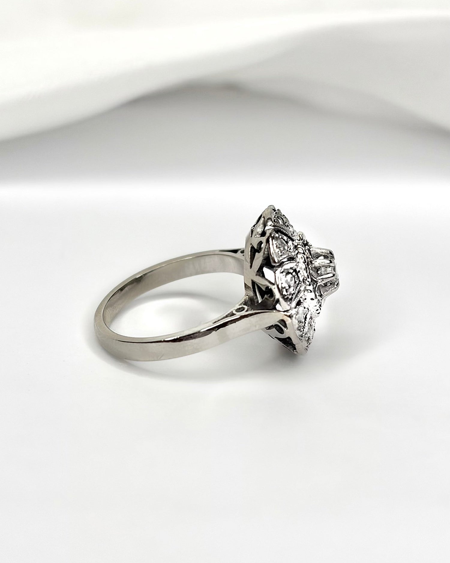 Bague Marguerite Art-Déco Diamants 0.28 carat "Aude" - Elliade Paris