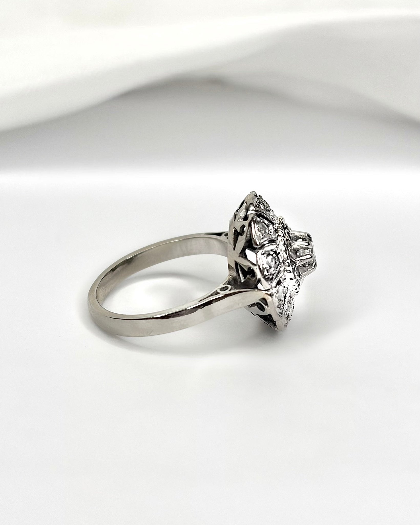 Bague Marguerite Art-Déco Diamants 0.28 carat "Aude" - Elliade Paris