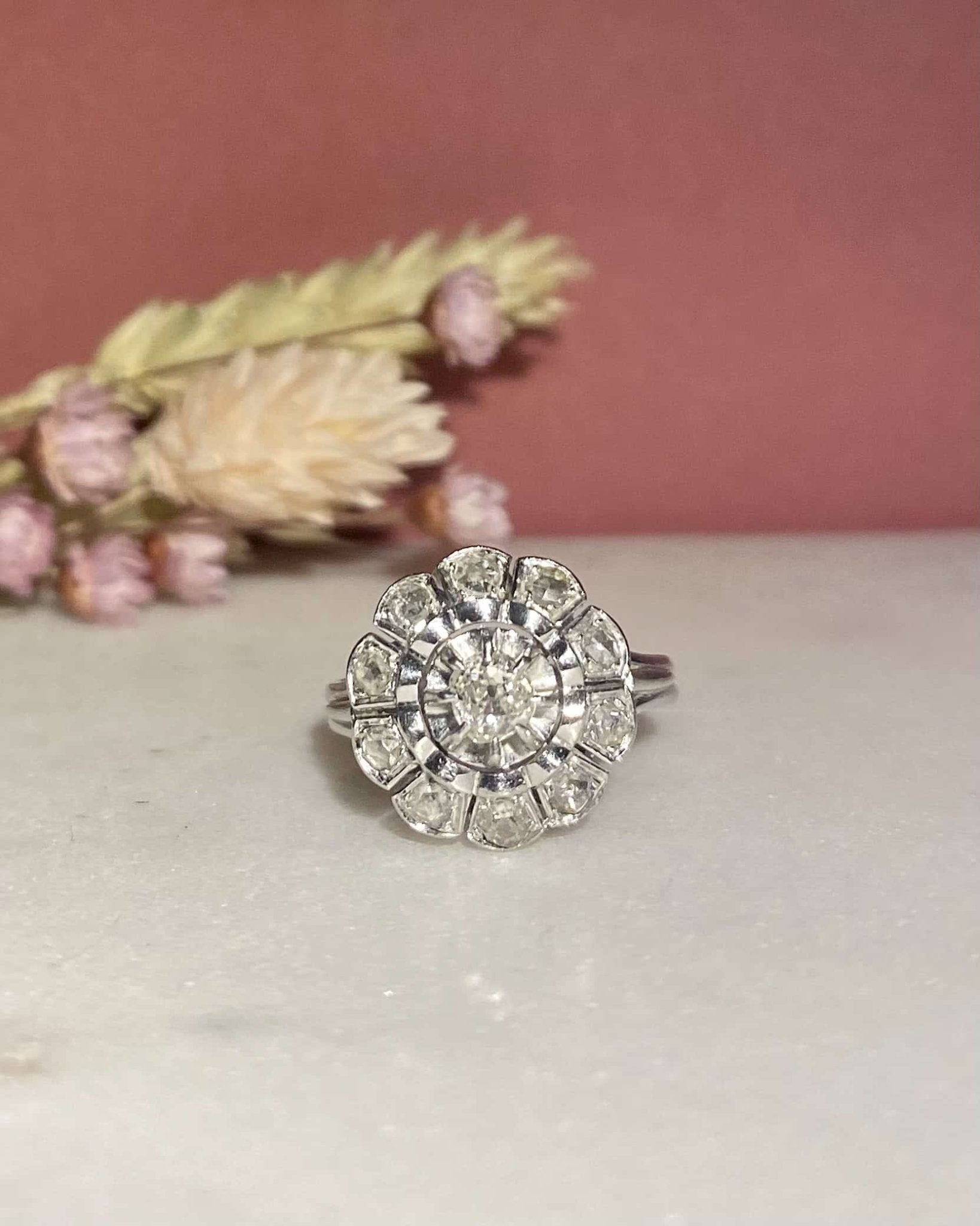 Bague Marguerite Art - Déco Diamants 0.55 carat &quot;Camille&quot; - Elliade Paris