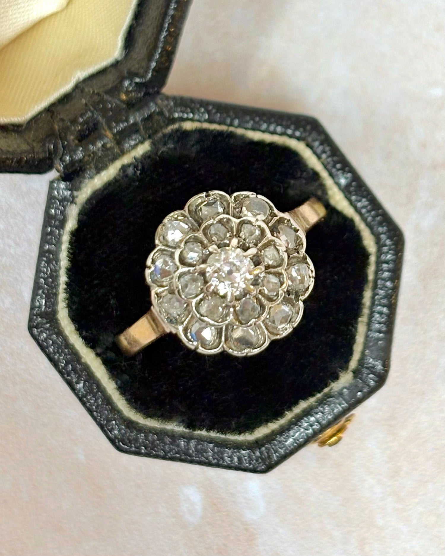 Bague Marguerite Art - Déco Diamants 0.60 carat "Rina" - Elliade Paris
