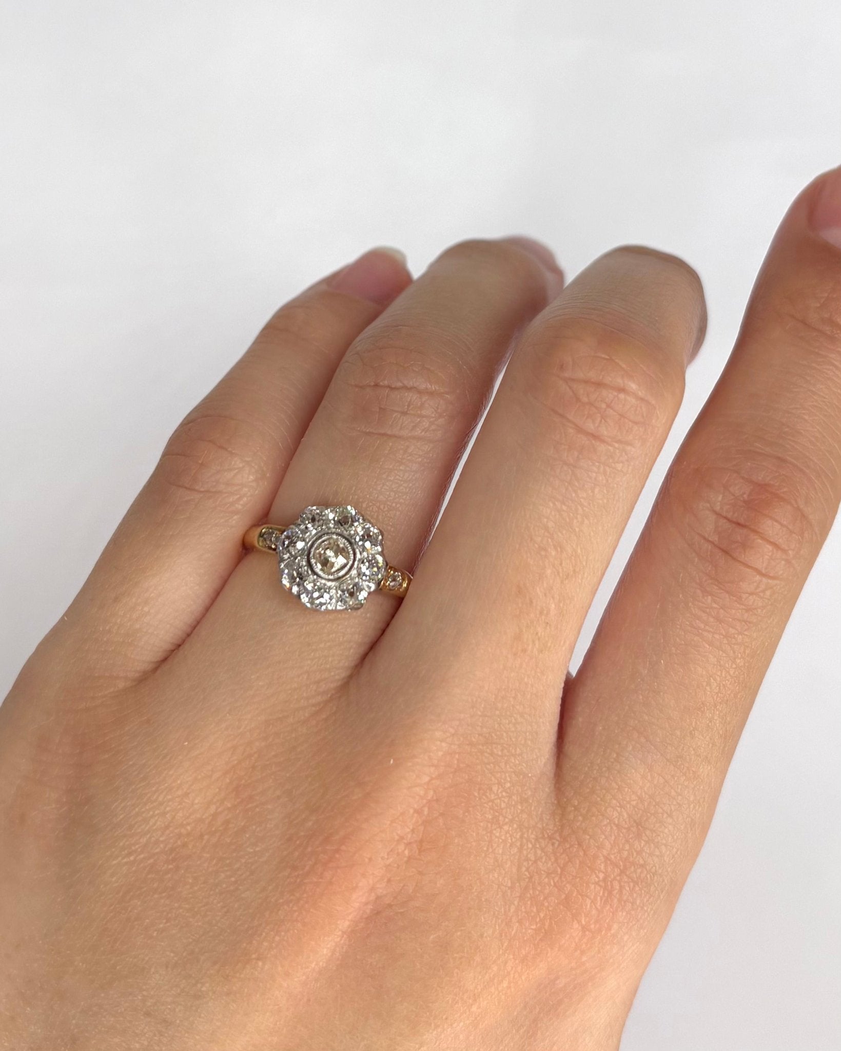 Bague Marguerite Art Déco Diamants 0.65 carat "Gladys" - Elliade Paris